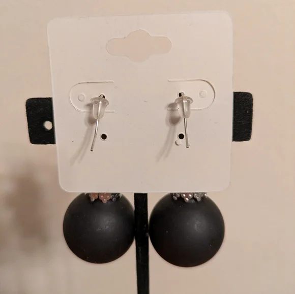 🎄BOGO FREE🎄 Festive Christmas Black Ho Ho Ho Ornament Ball Earrings - Picture 4 of 4